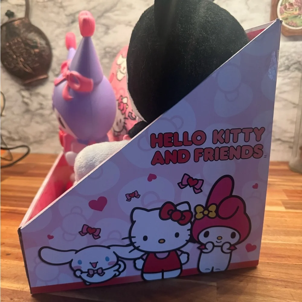 Hello Kitty and Friends display shelf
